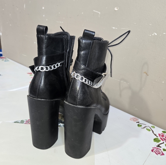 Platforms - Picture 2 of 5